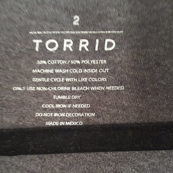 TORRID SHIRT Tee S/S Sz 2X Gray V Neck - Picture 2 of 3